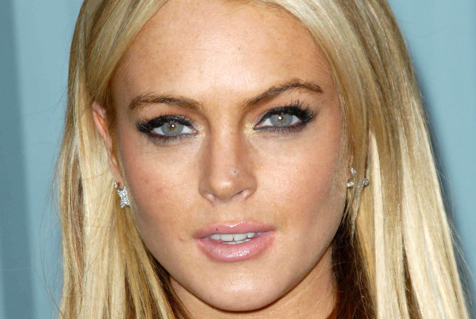 Lindsay Lohan and other celebrities promote tooth ...
