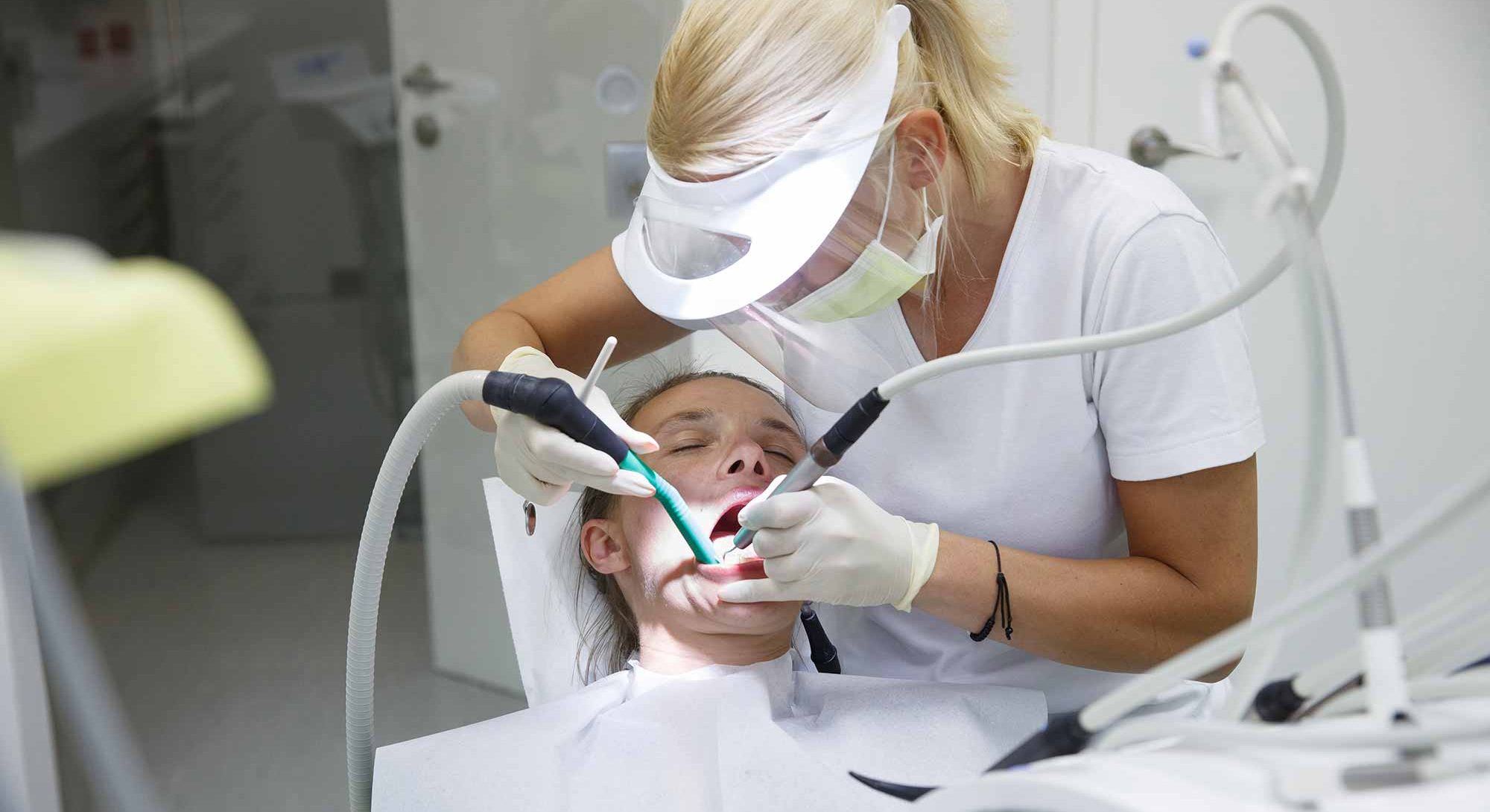 could dental therapists retrain as dentists?