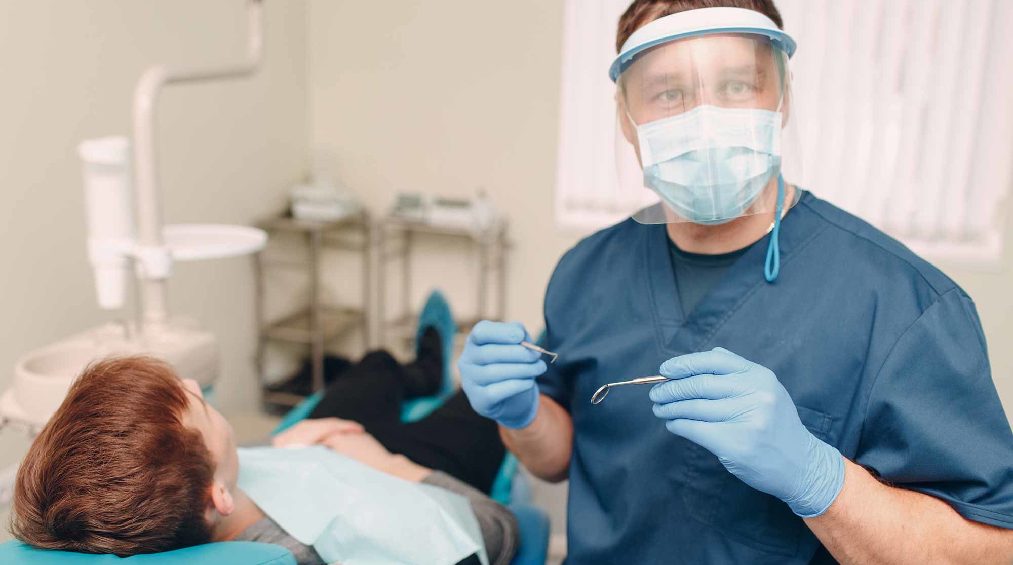 Dentist working at a UDC